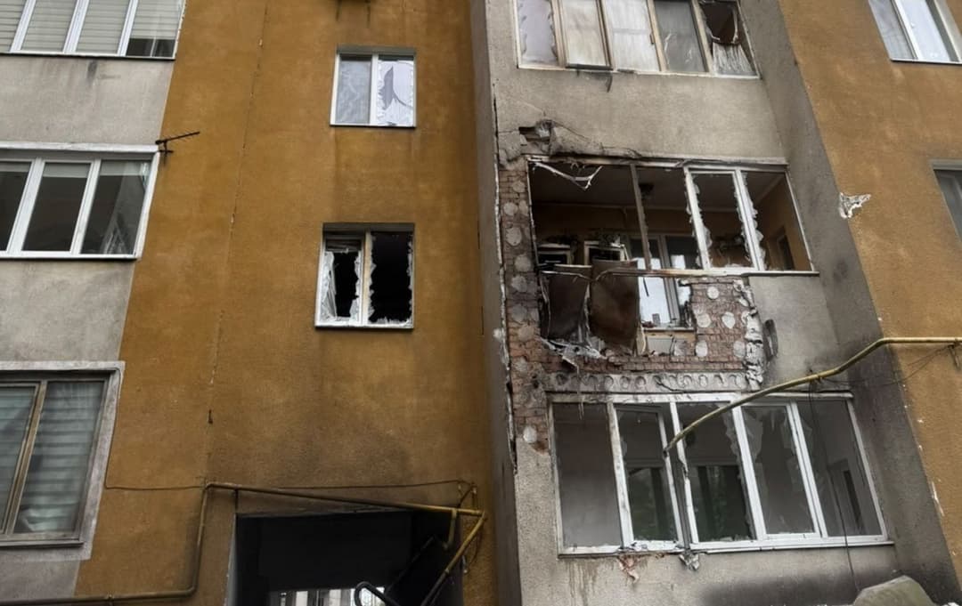 «Шахед» влучив у багатоповерхівку у Хмельницькому