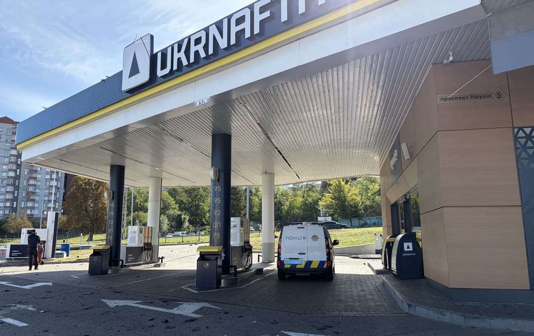 Росія атакувала понад 15 АЗС у Києві: чи буде дефіцит пального