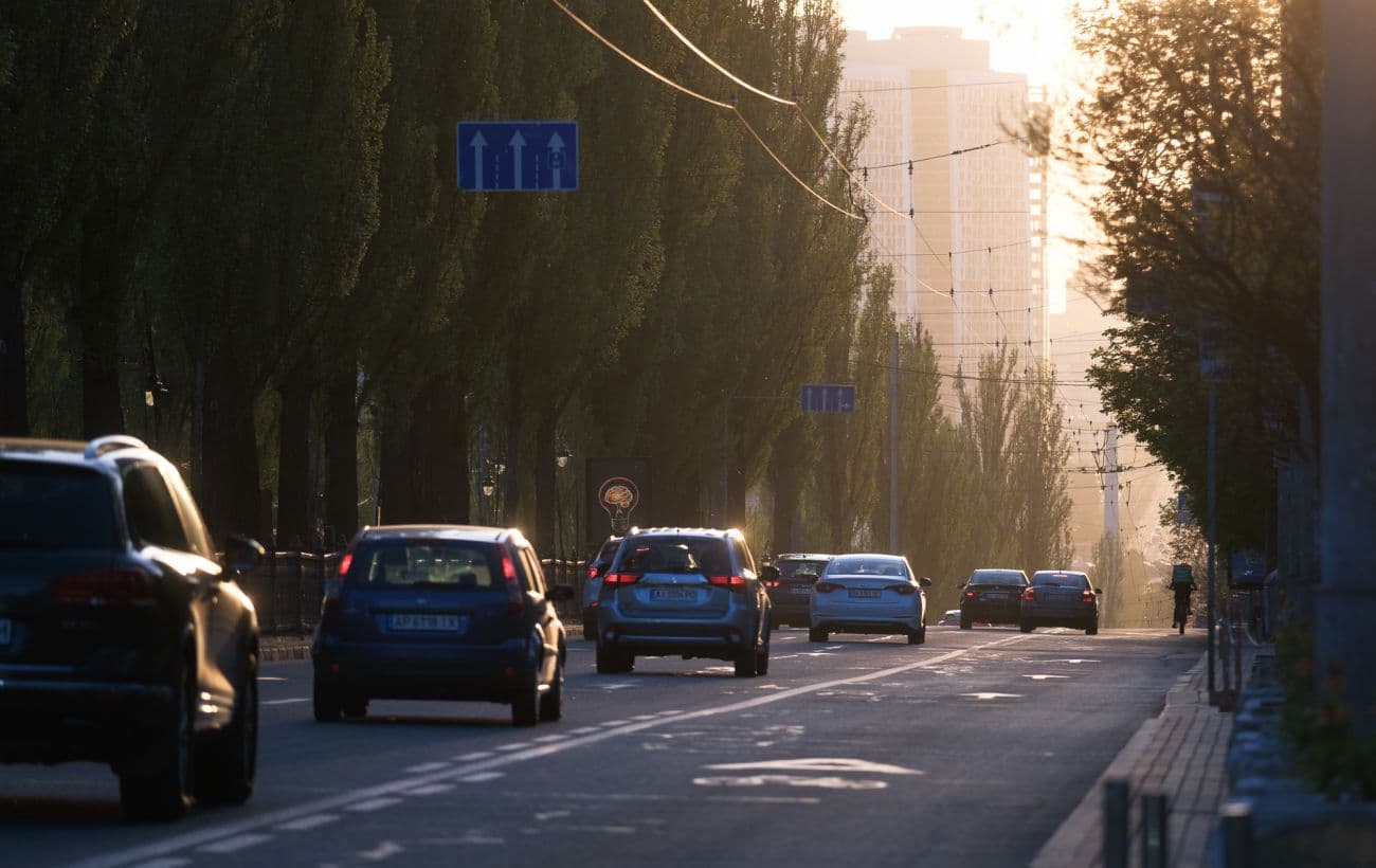 ПДР: Рух лівою смугою має свої нюанси