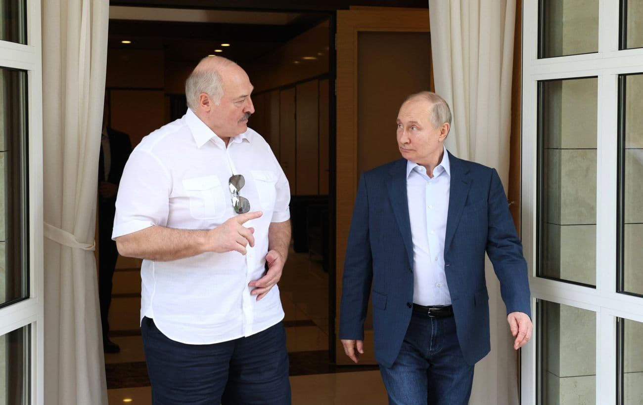 Лукашенко раптово зустрівся з Путіним після вимог не втягувати Білорусь у війну