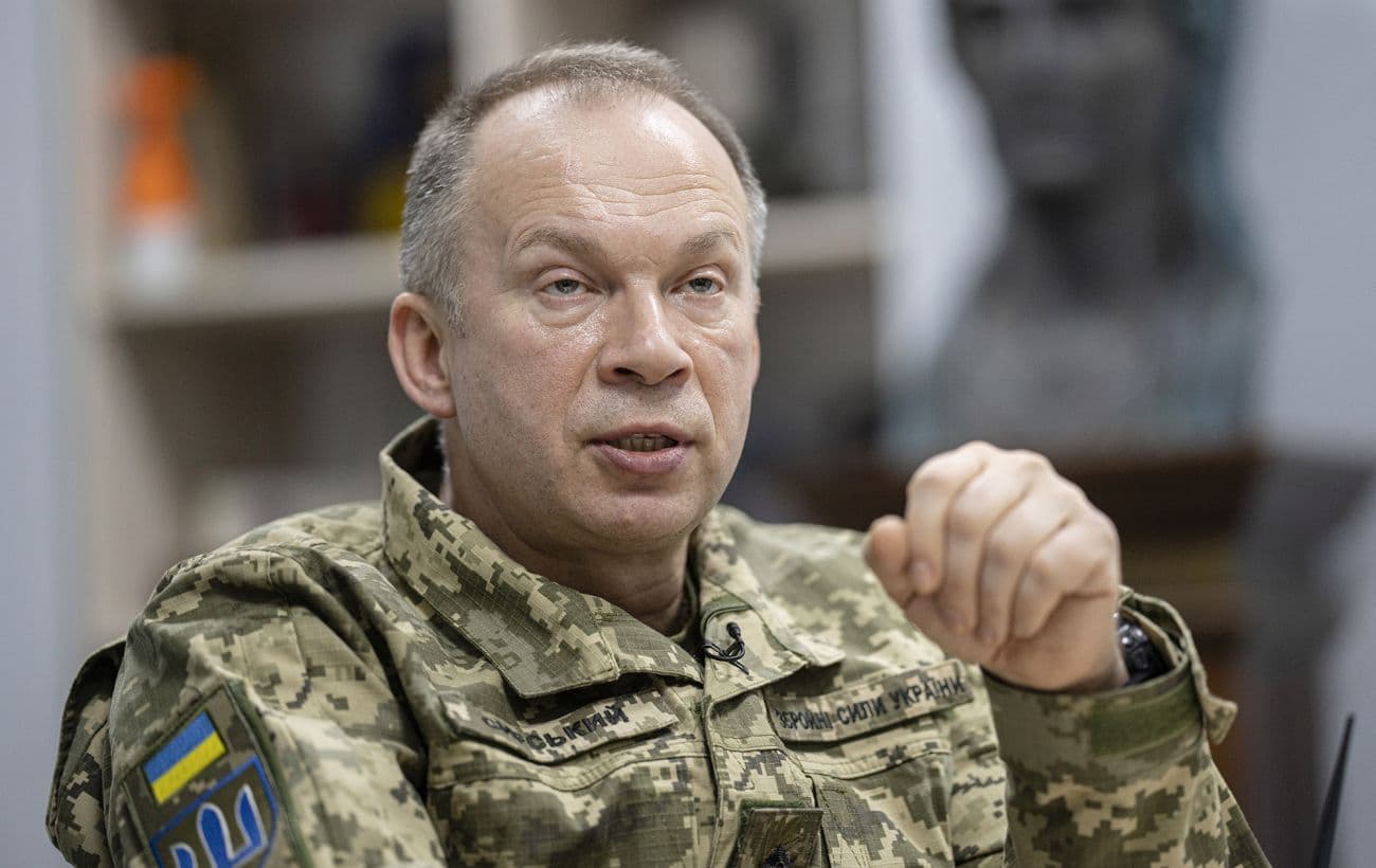 У Генштабі спростували чутки про звільнення генерала Сирського