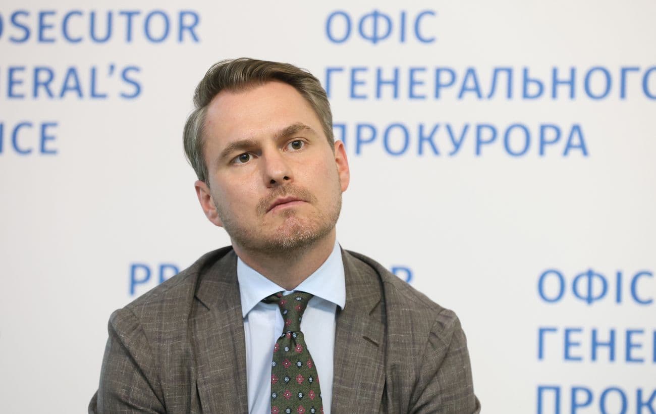 Генпрокурор Руслан Кравченко вночі виїхав з України