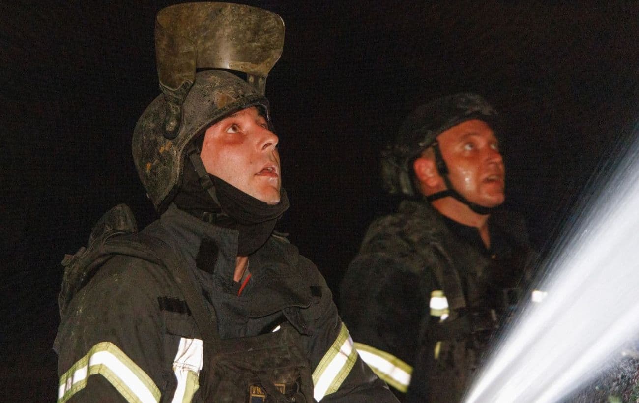 У Києві виникла пожежа у готелі після дронової атаки
